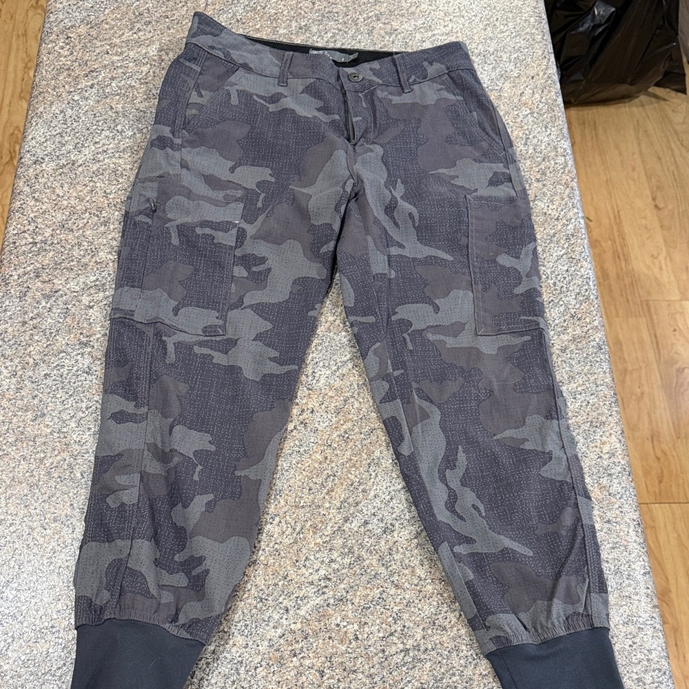 prAna Women's Sky Canyon Joggers with Camo Print-Size 4